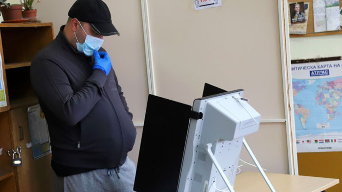 ЦИК обяви, че засега няма да спира машинното гласуване в